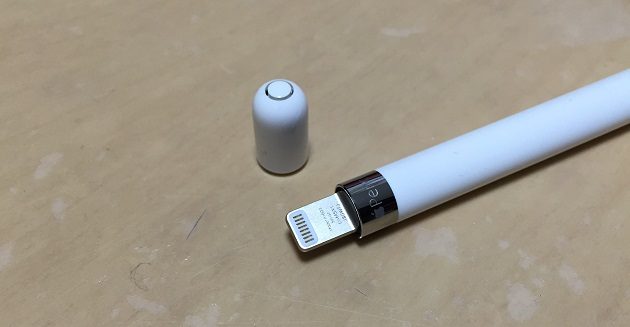 Apple Pencil のペン尻（Lightningコネクタ部分）の写真