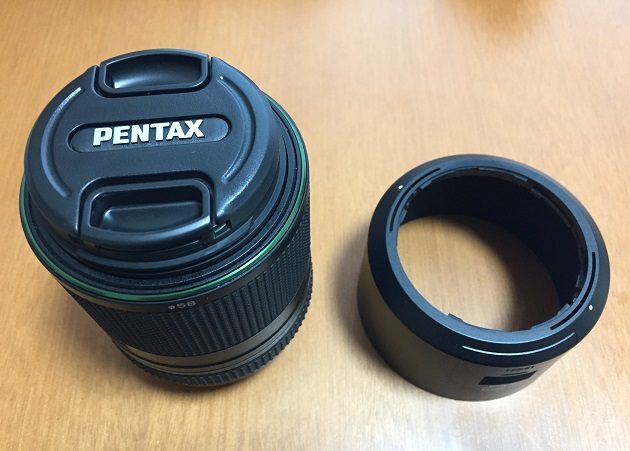 HD PENTAX-DA 55-300mmF4.5-6.3ED PLM WR REと付属のフード